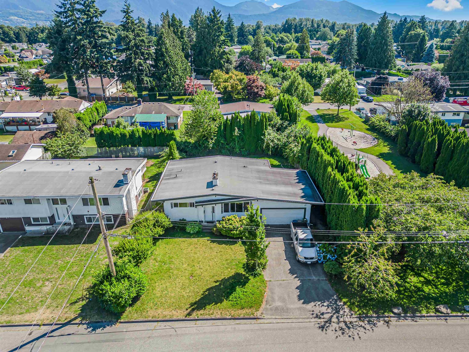 Property at 45410 WESTVIEW AVENUE image 2