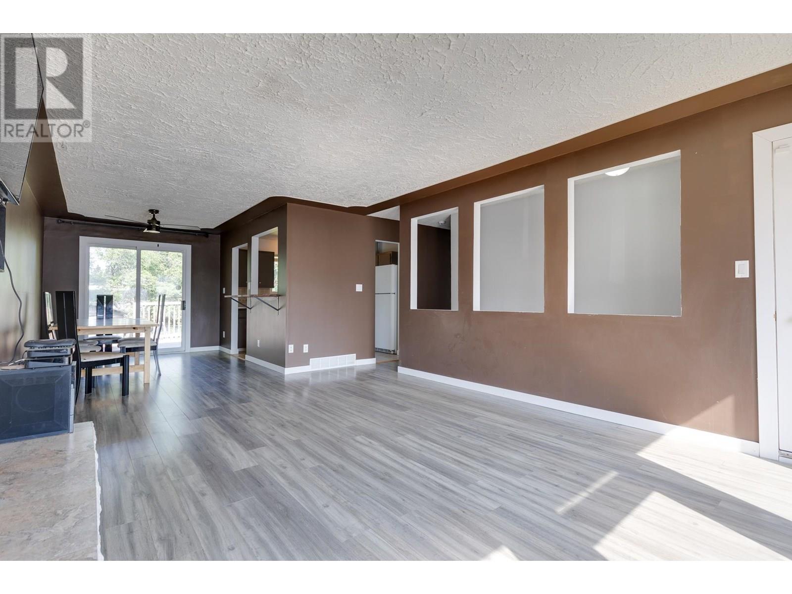 Property at 2839 OAK STREET image 5