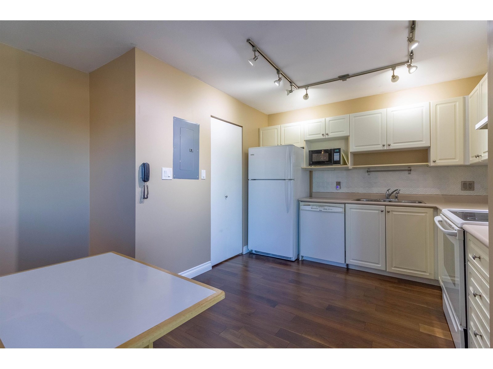 405 7505 138 Street, Surrey, British Columbia  V3W 0W6 - Photo 9 - R3026669