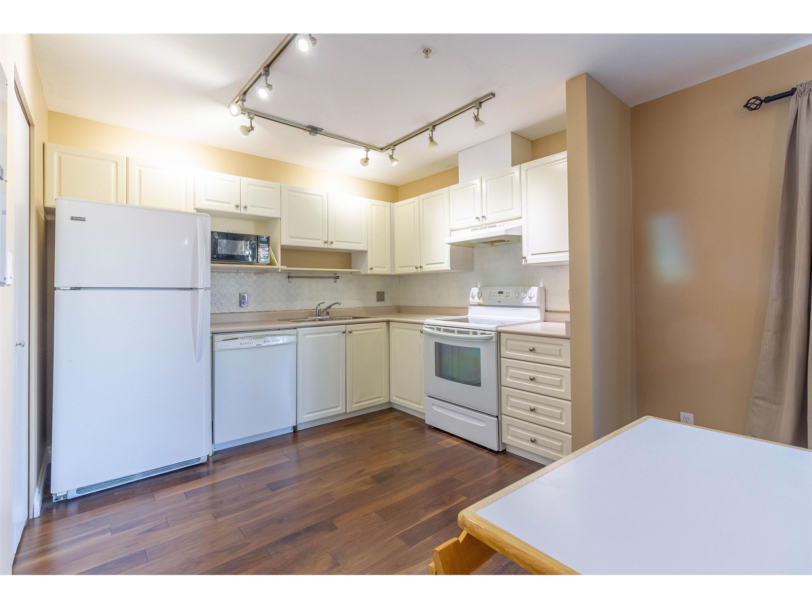 405 7505 138 Street, Surrey, British Columbia  V3W 0W6 - Photo 8 - R3026669