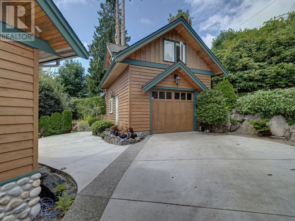 Property at 481 CENTRAL AVENUE image 2