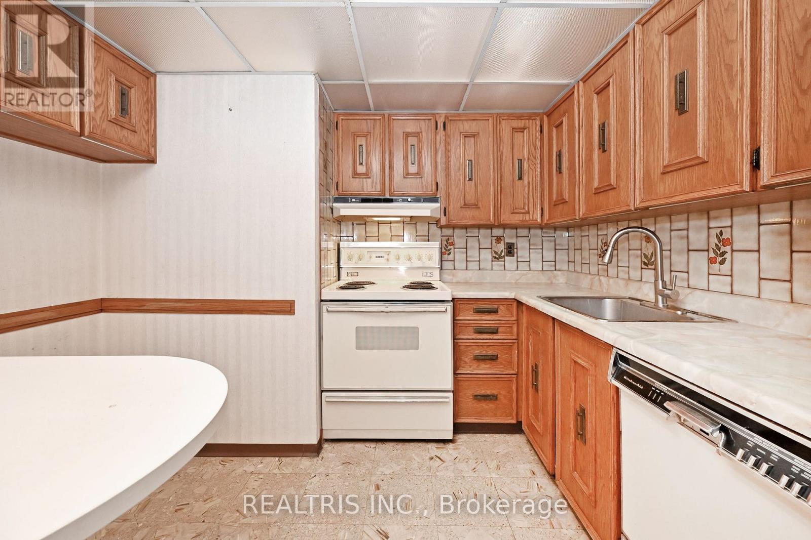 807 - 2323 Confederation Parkway, Mississauga (Cooksville), Ontario  L5B 1R6 - Photo 5 - W12284149