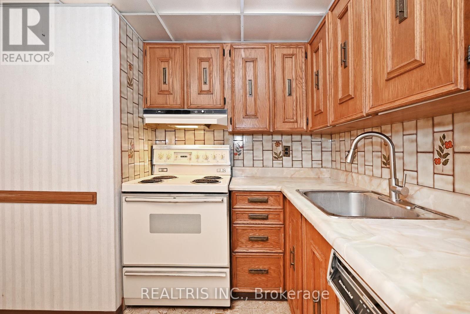 807 - 2323 Confederation Parkway, Mississauga (Cooksville), Ontario  L5B 1R6 - Photo 7 - W12284149