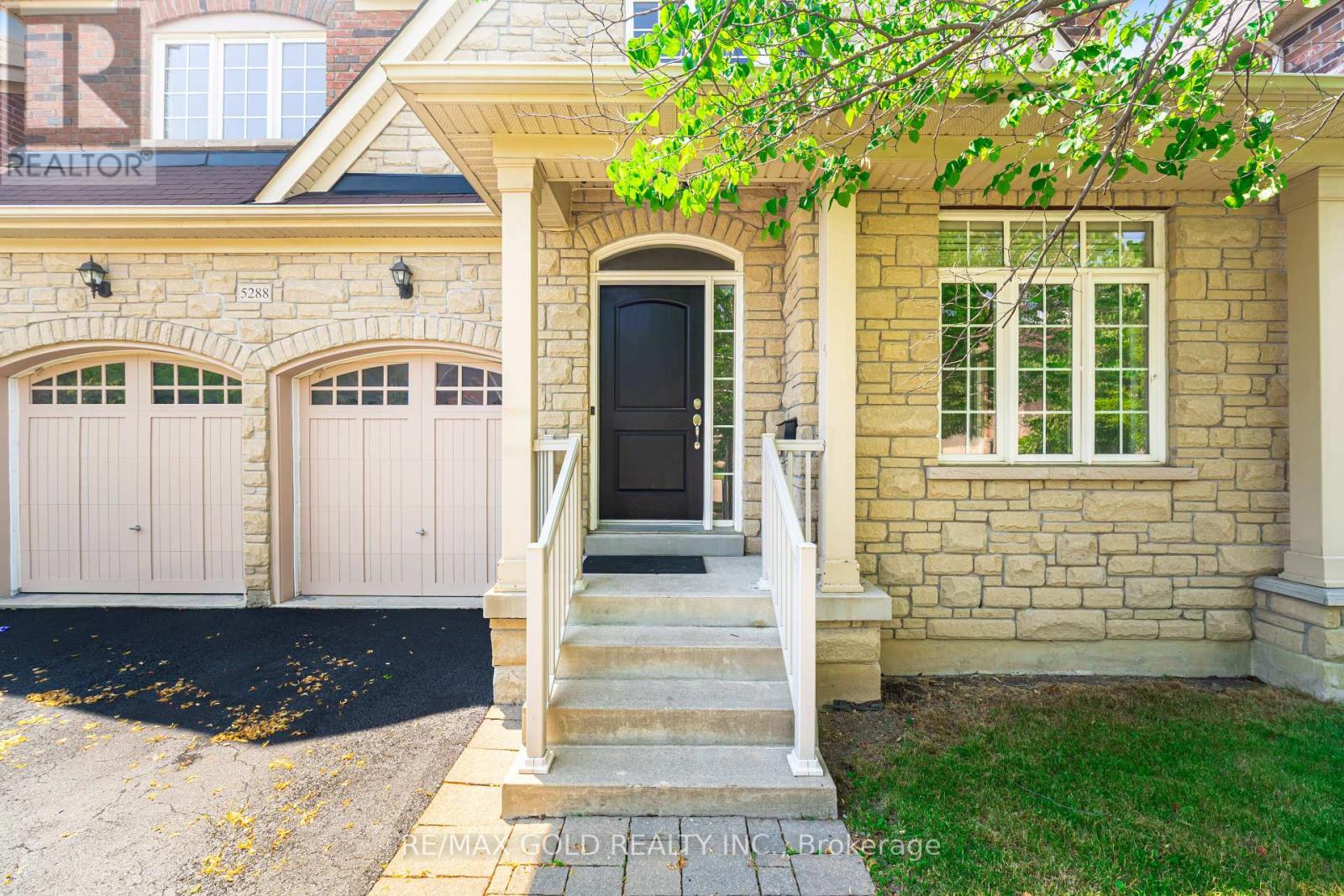 5288 Longford Crescent, Mississauga, Ontario  L5M 0J3 - Photo 3 - W12284167