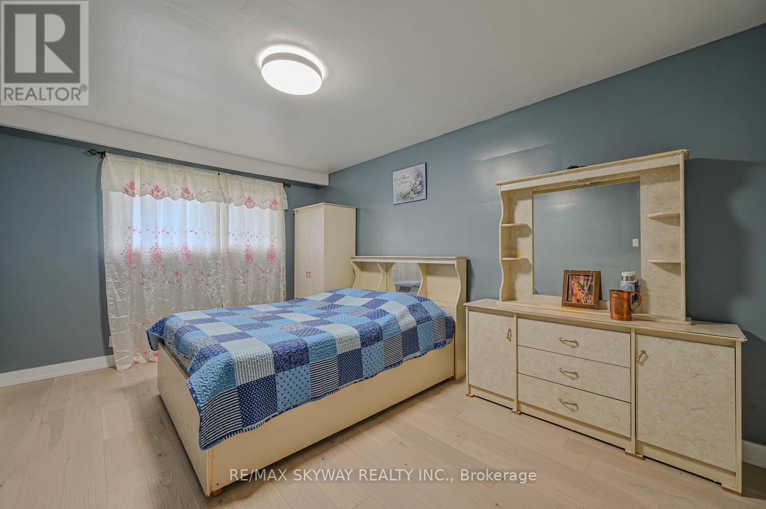 7517 Lully Court, Mississauga, Ontario  L4T 2P2 - Photo 15 - W12284243