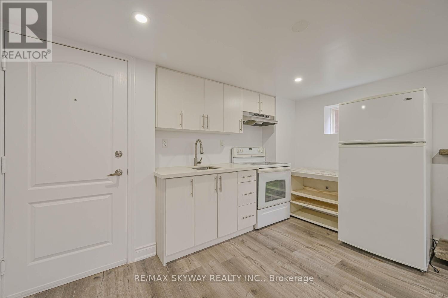 7517 Lully Court, Mississauga, Ontario  L4T 2P2 - Photo 28 - W12284243