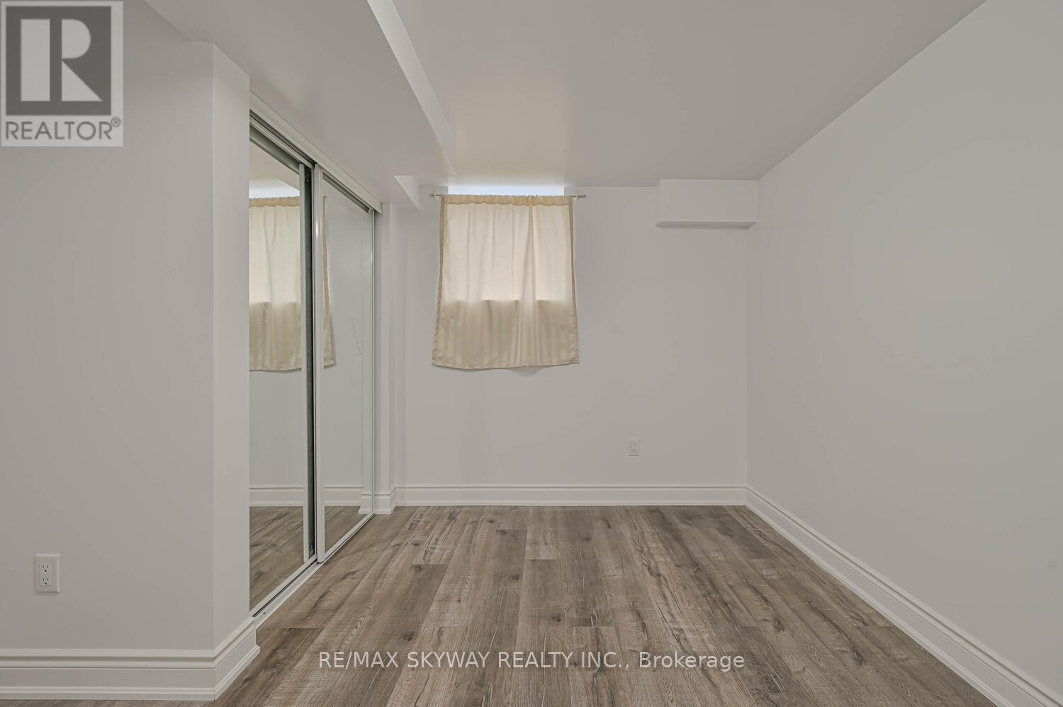 7517 Lully Court, Mississauga, Ontario  L4T 2P2 - Photo 30 - W12284243