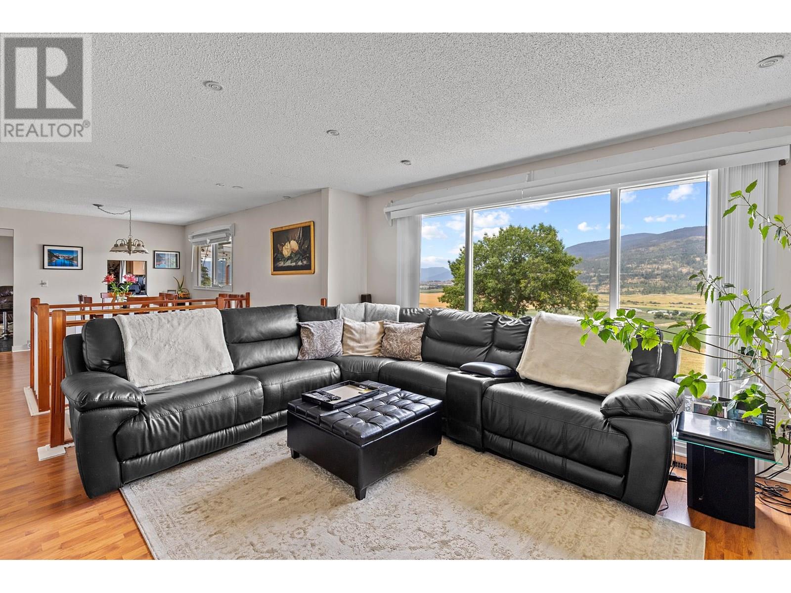 Property at 136 Stepping Stones Crescent image 2