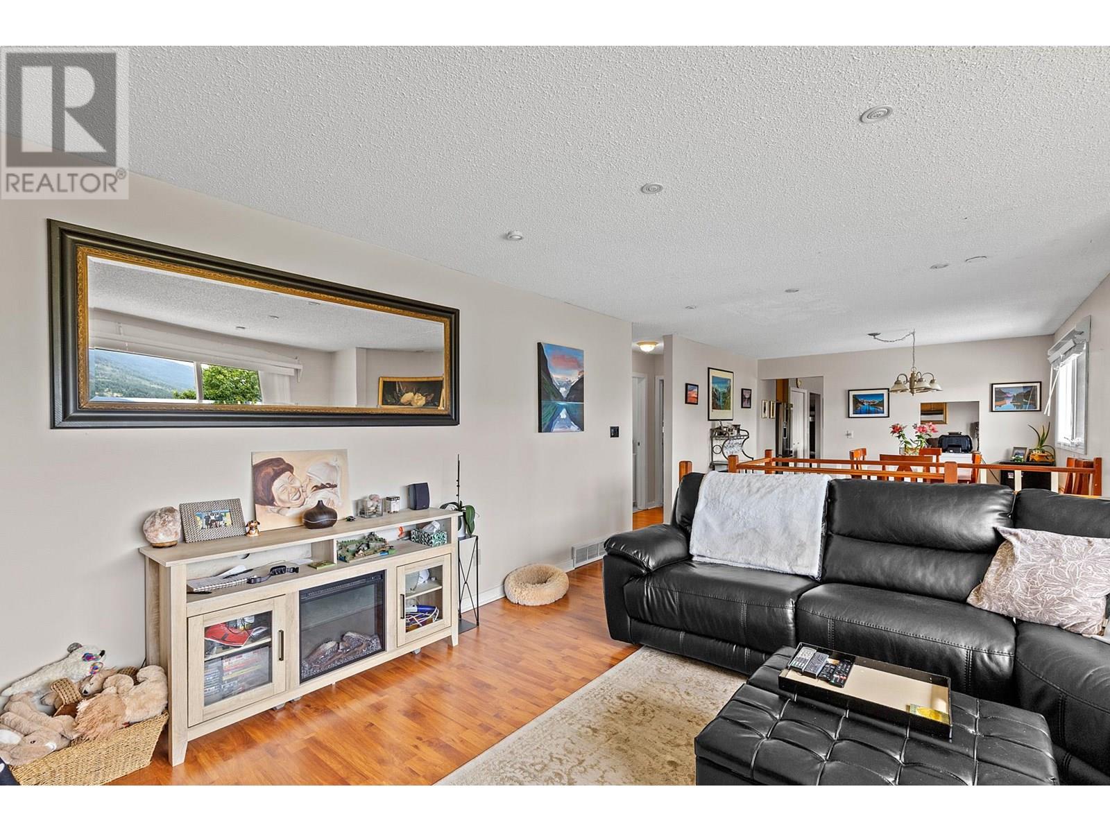 Property at 136 Stepping Stones Crescent image 3