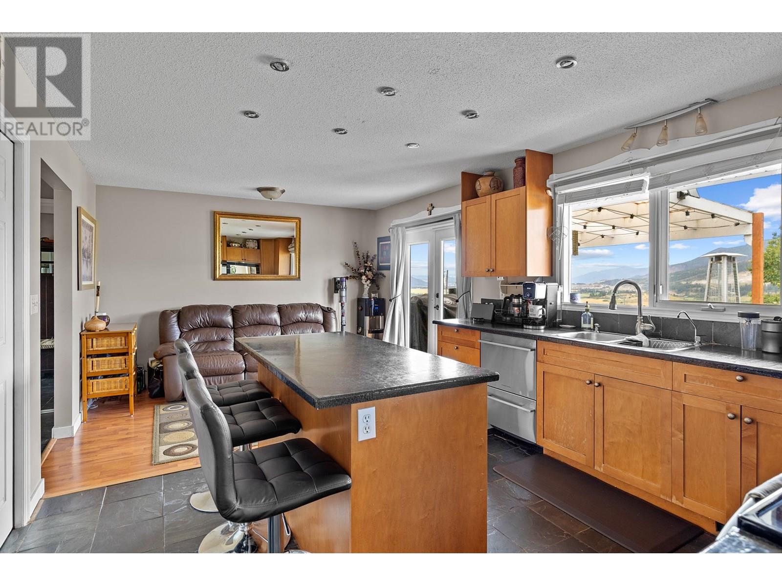 136 Stepping Stones Crescent, Spallumcheen, British Columbia  V1H 1X2 - Photo 12 - 10355957