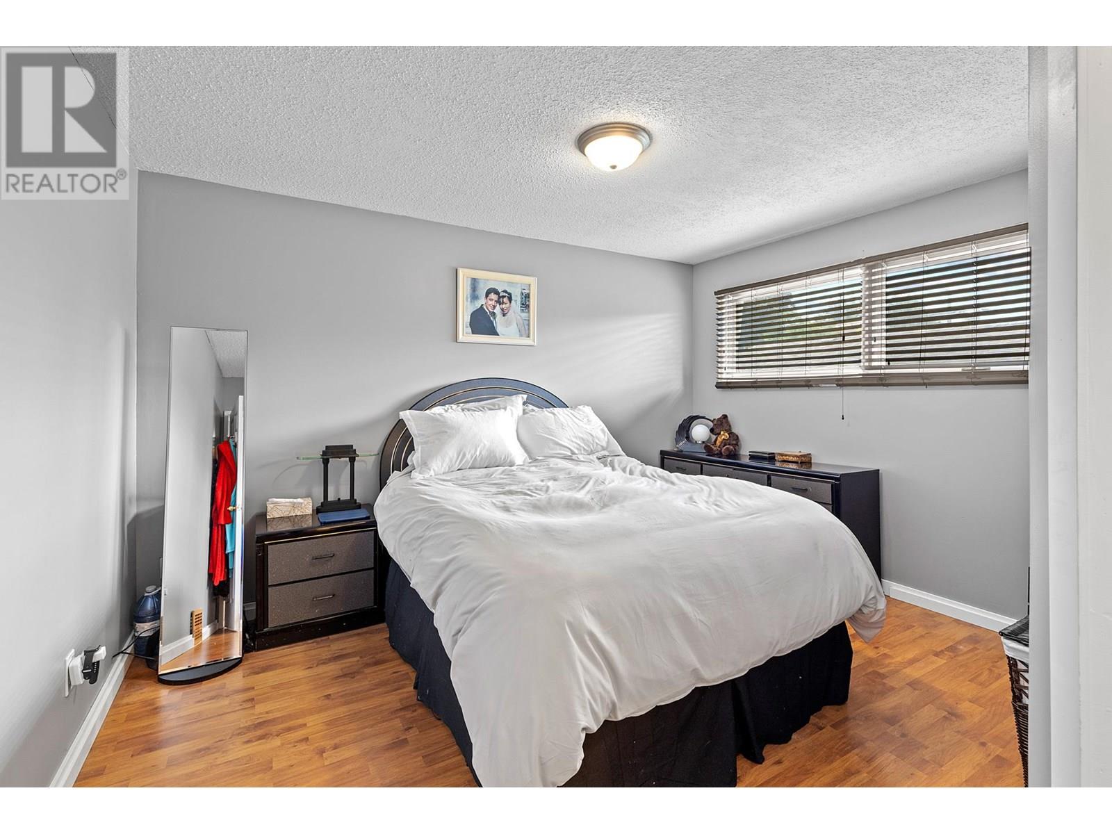 Property at 136 Stepping Stones Crescent image 5