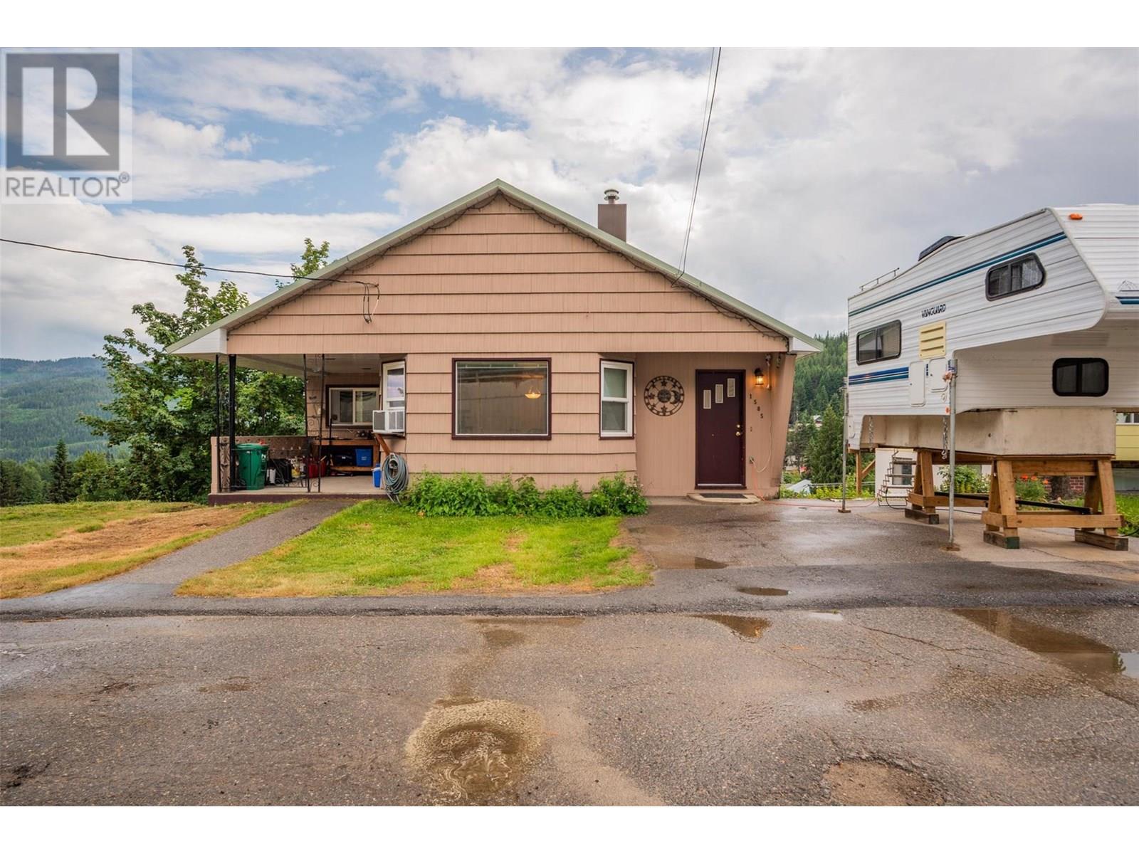 Property at 1585 Dunn Crescent image 1