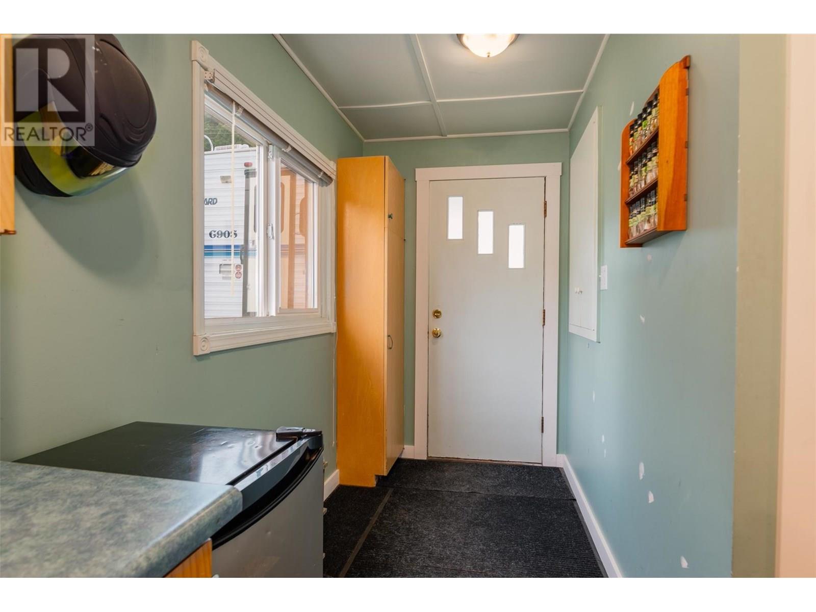 Property at 1585 Dunn Crescent image 3