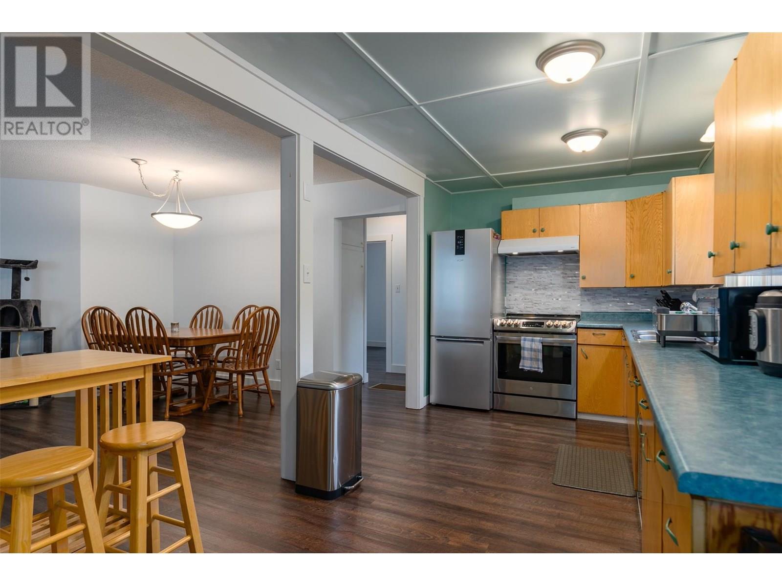 Property at 1585 Dunn Crescent image 5