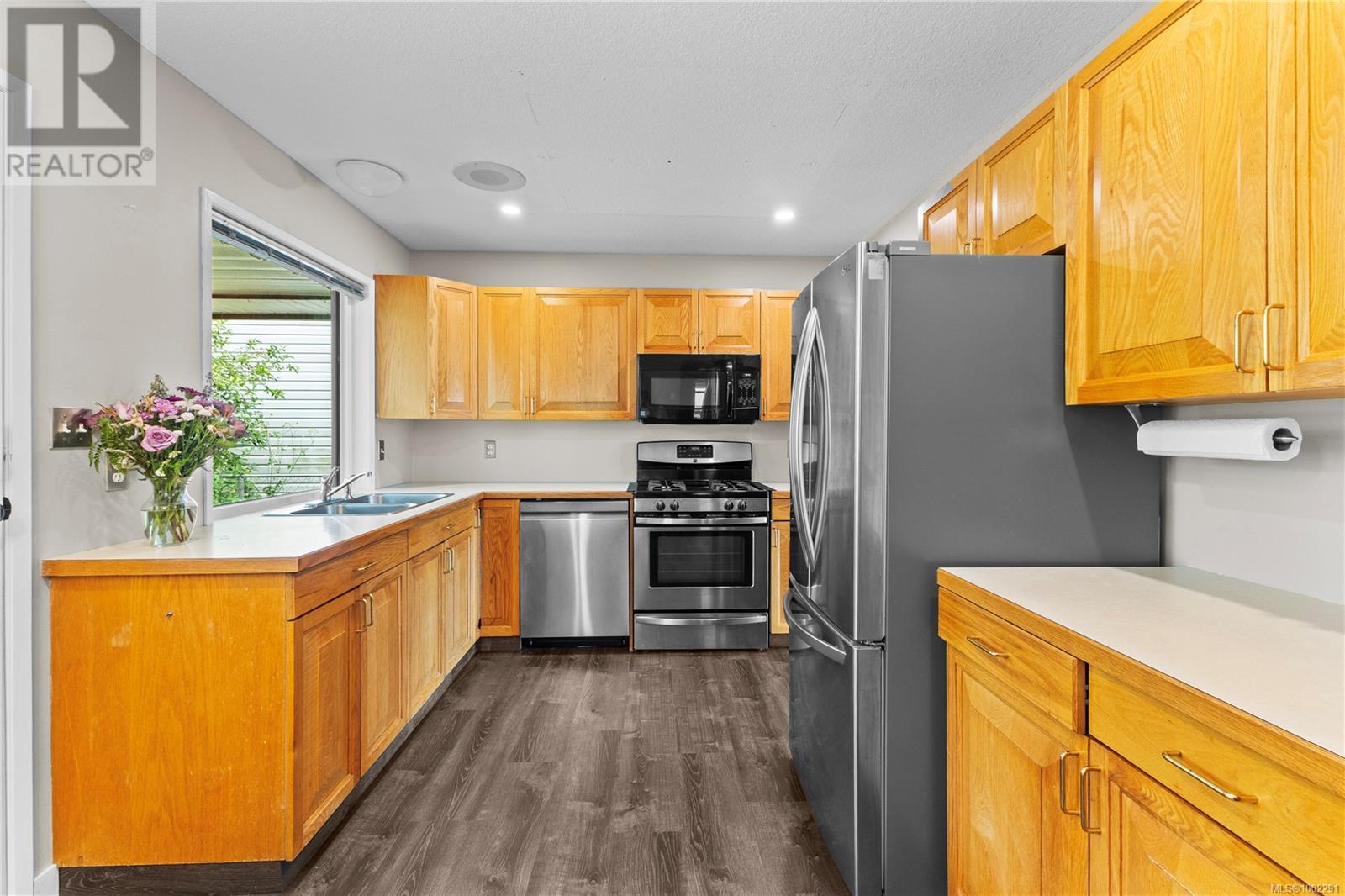 Property at 1265 Mountain View Pl image 4