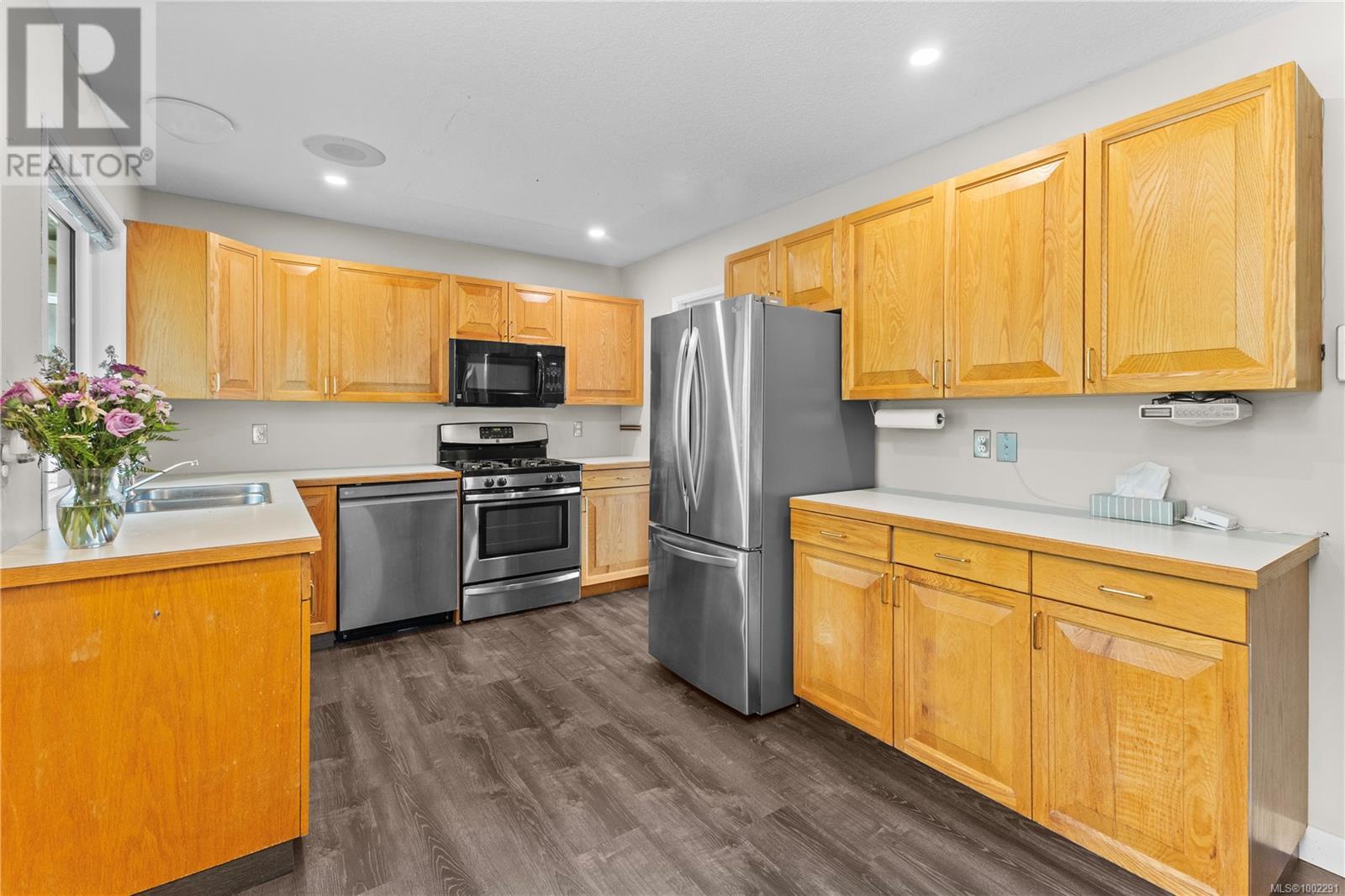 Property at 1265 Mountain View Pl image 3