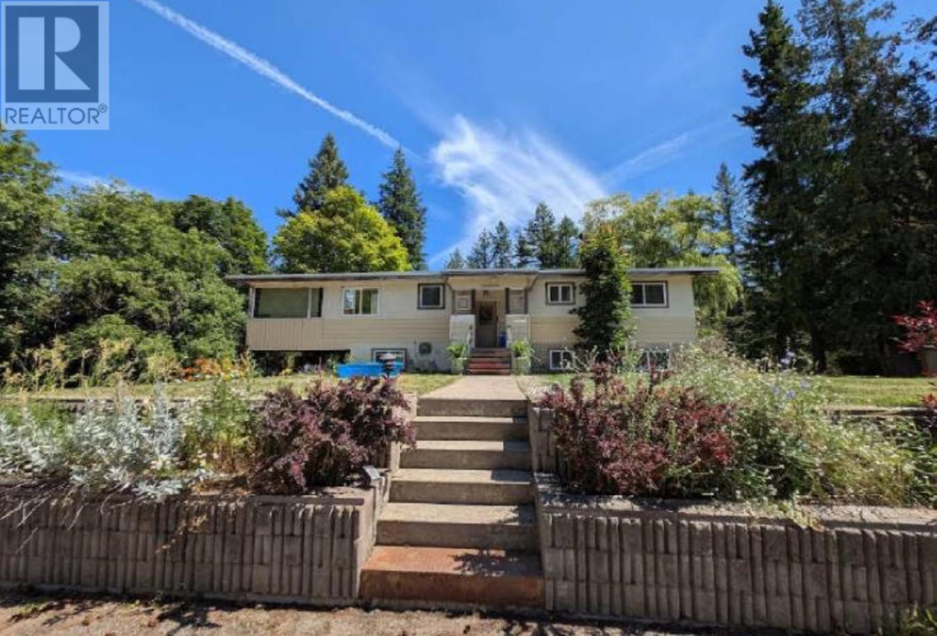 431 50 Street NW, salmon arm, British Columbia
