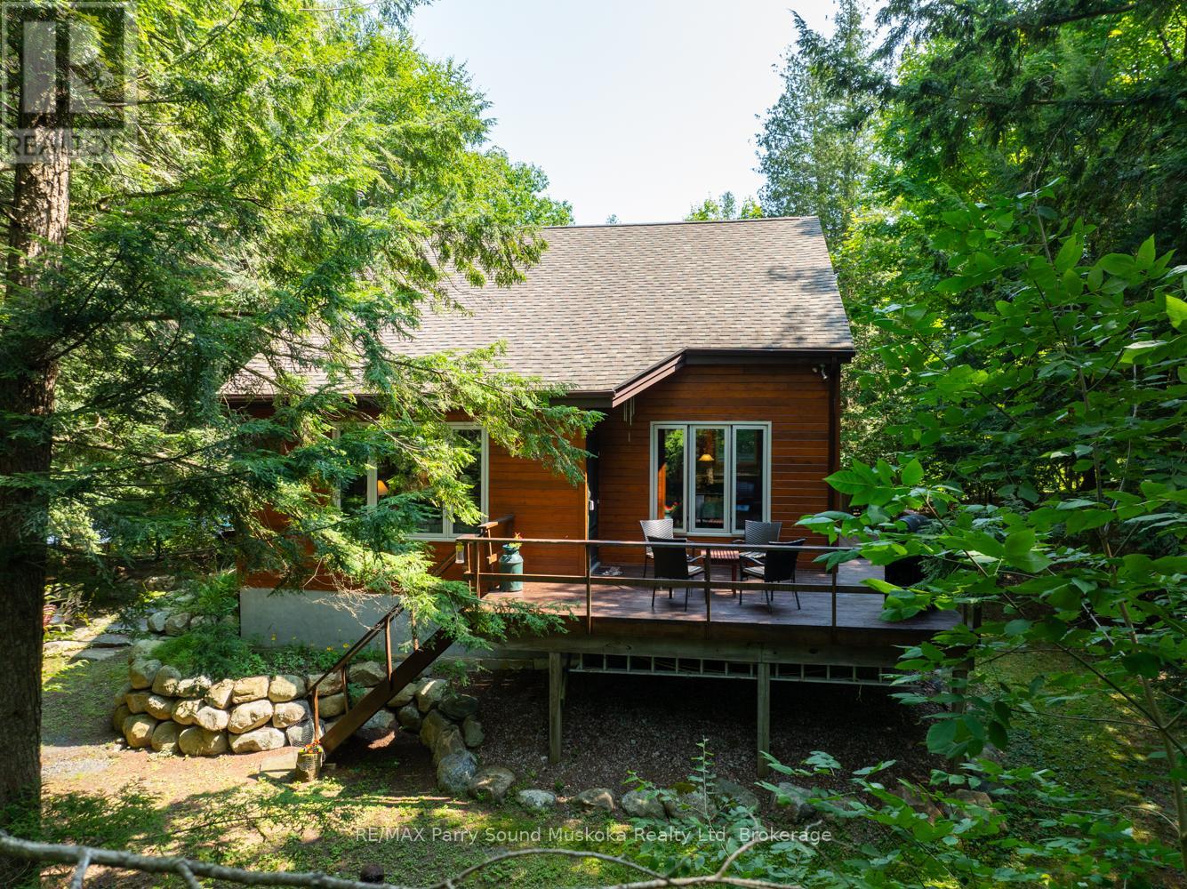 18 Meharg Drive, Mckellar, Ontario  P2A 0B5 - Photo 11 - X12240987