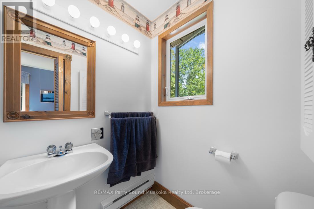 18 Meharg Drive, Mckellar, Ontario  P2A 0B5 - Photo 45 - X12240987