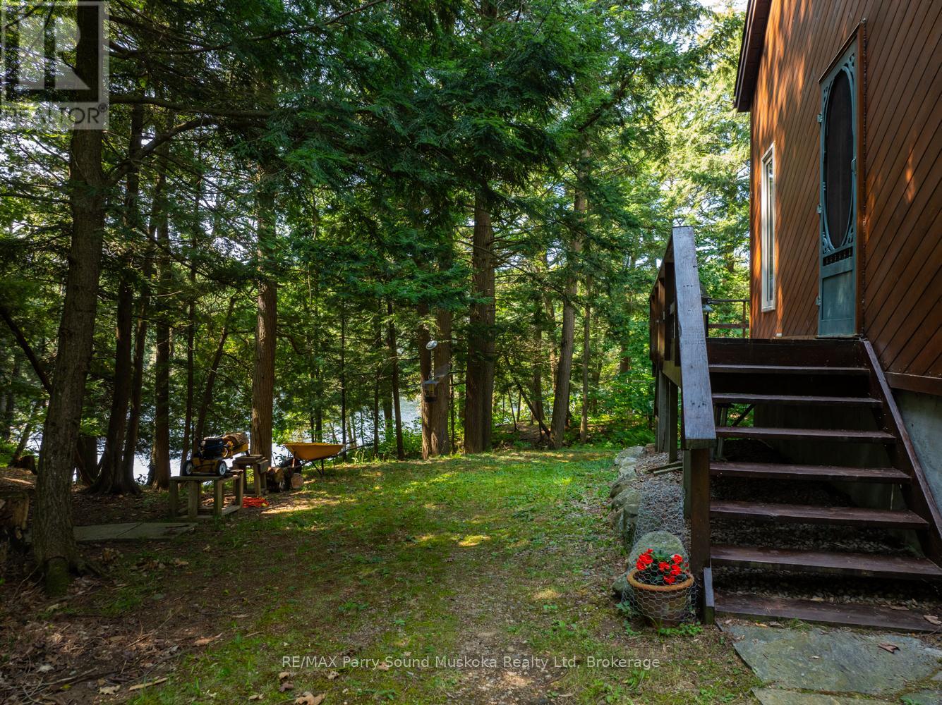 18 Meharg Drive, Mckellar, Ontario  P2A 0B5 - Photo 9 - X12240987