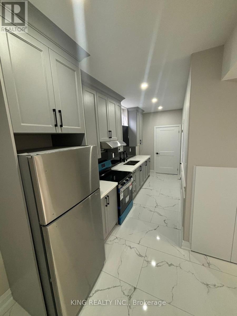 3311 DWIGGIN AVENUE, Mississauga, Ontario