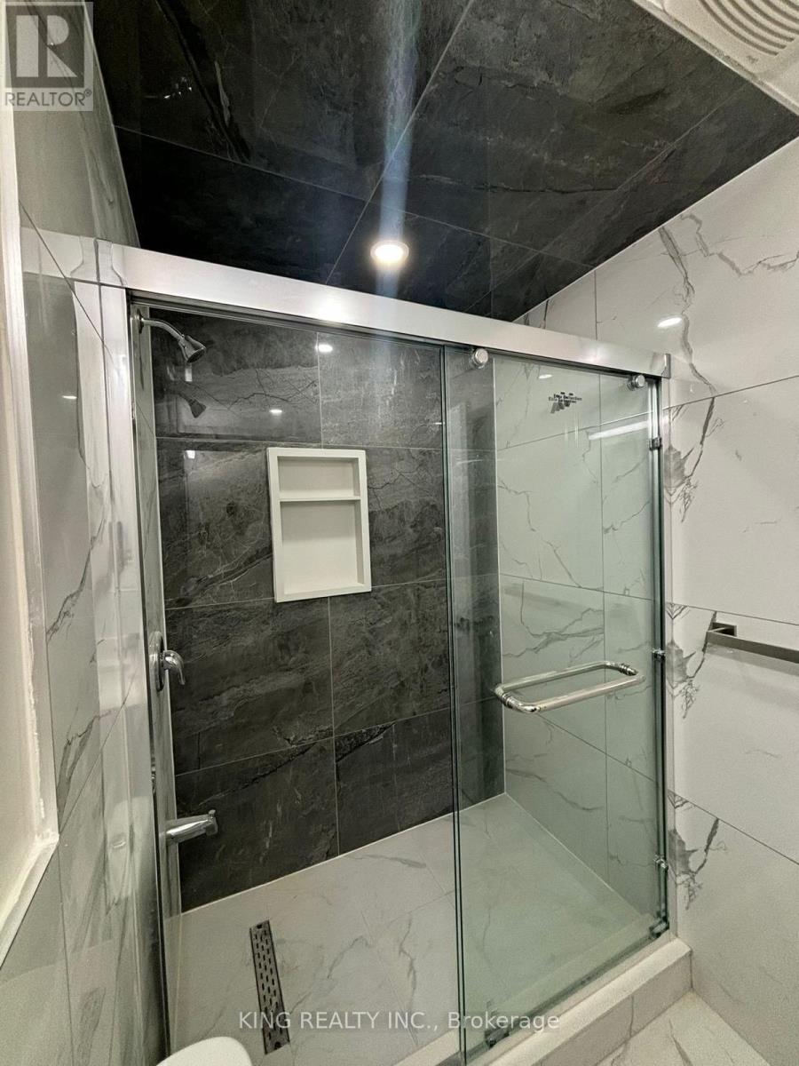 3311 Dwiggin Avenue, Mississauga, Ontario  L4T 3J3 - Photo 10 - W12284298