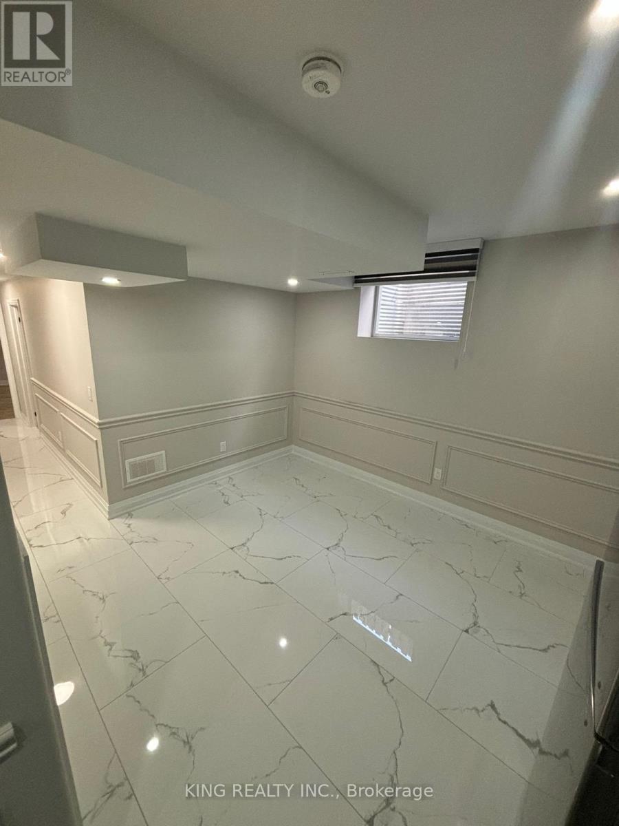 3311 Dwiggin Avenue, Mississauga, Ontario  L4T 3J3 - Photo 13 - W12284298