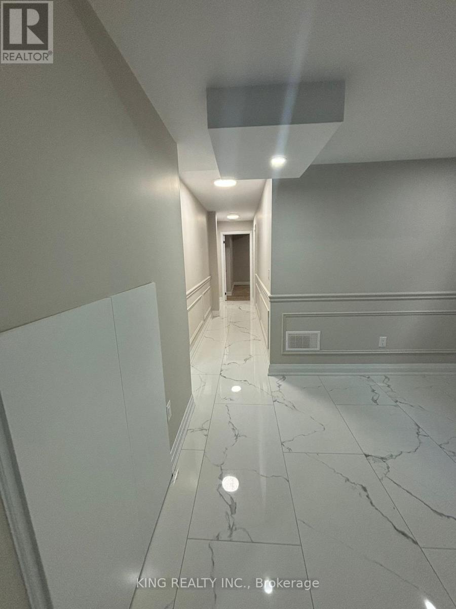 3311 Dwiggin Avenue, Mississauga, Ontario  L4T 3J3 - Photo 14 - W12284298