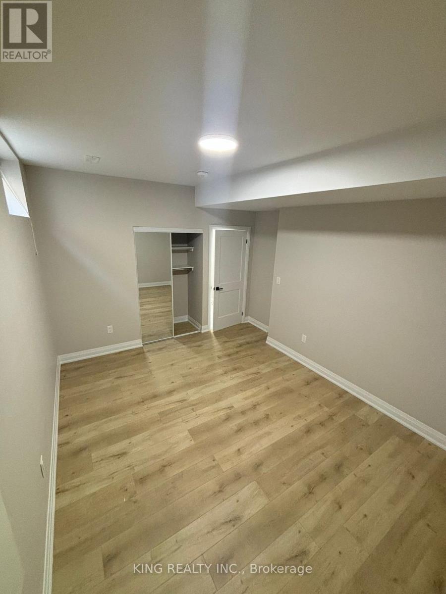 3311 Dwiggin Avenue, Mississauga, Ontario  L4T 3J3 - Photo 6 - W12284298