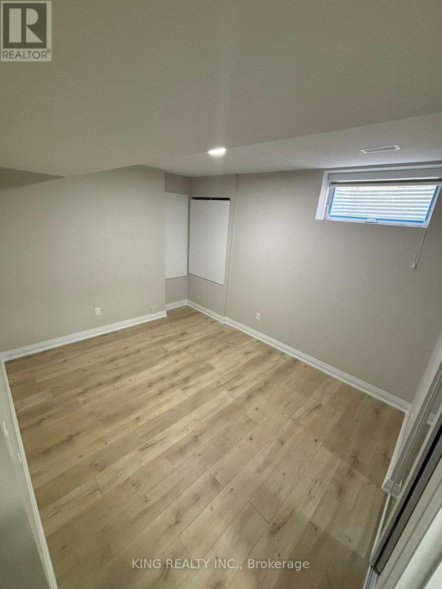 3311 Dwiggin Avenue, Mississauga, Ontario  L4T 3J3 - Photo 7 - W12284298
