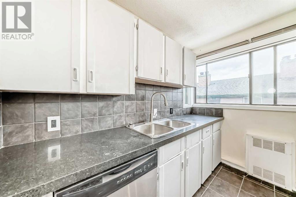 Property at 29, 2400 15 Street SW image 3