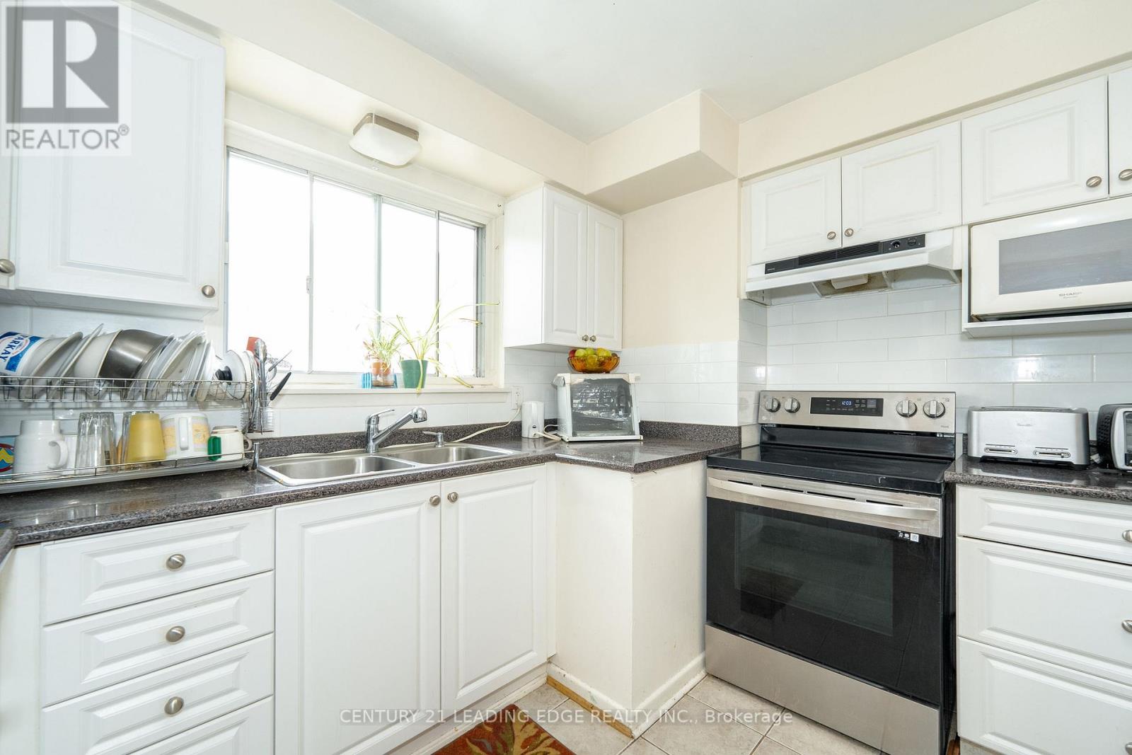 6 Ravenrock Court, Toronto, Ontario  M3A 2Y9 - Photo 10 - C12284348