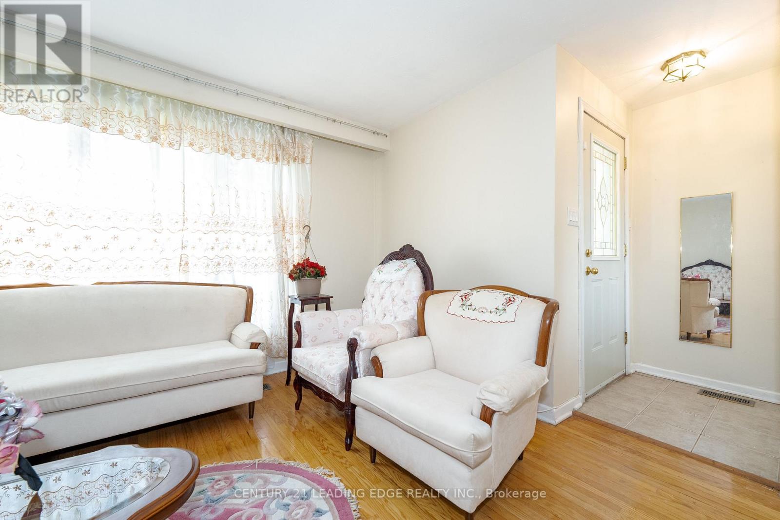 Property at 6 RAVENROCK COURT image 4