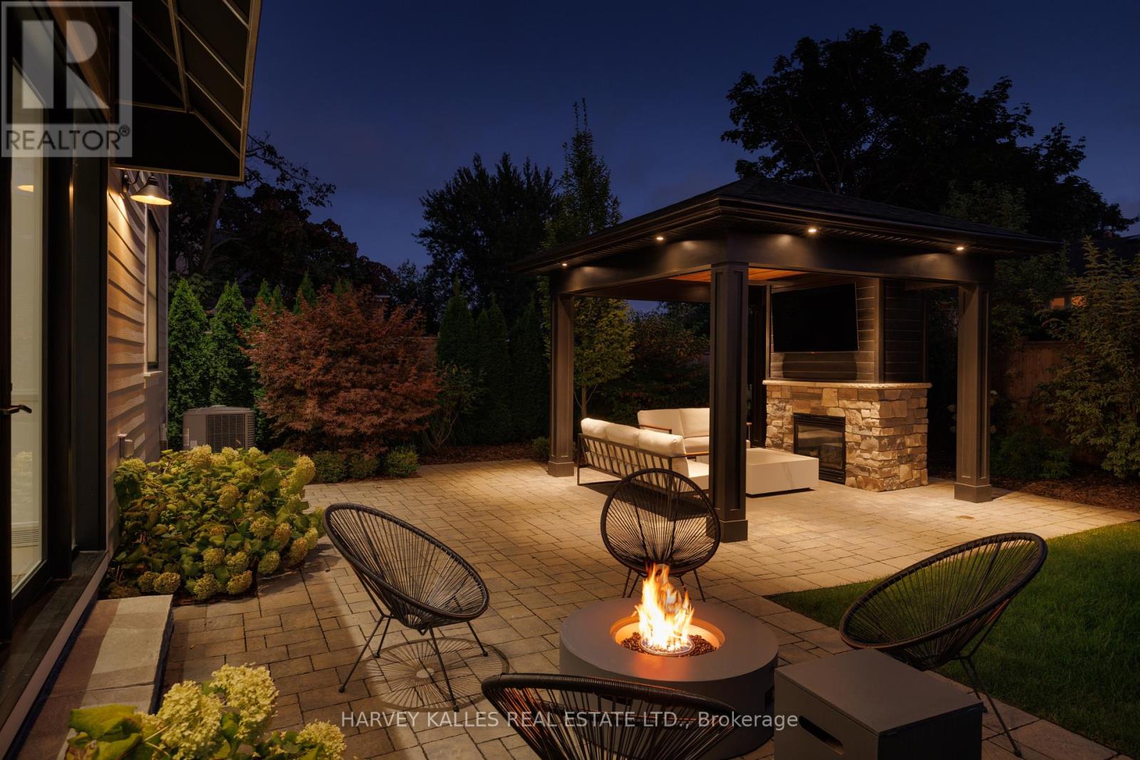 588 Stephens Crescent, Oakville, Ontario  L6K 1Y3 - Photo 11 - W12284354