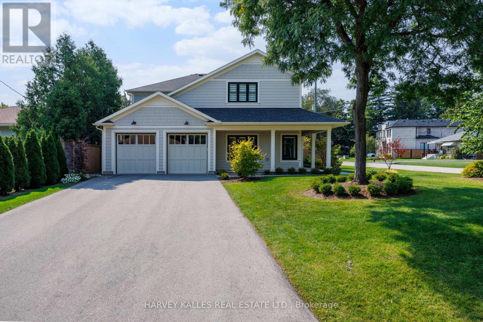 588 Stephens Crescent, Oakville, Ontario  L6K 1Y3 - Photo 2 - W12284354