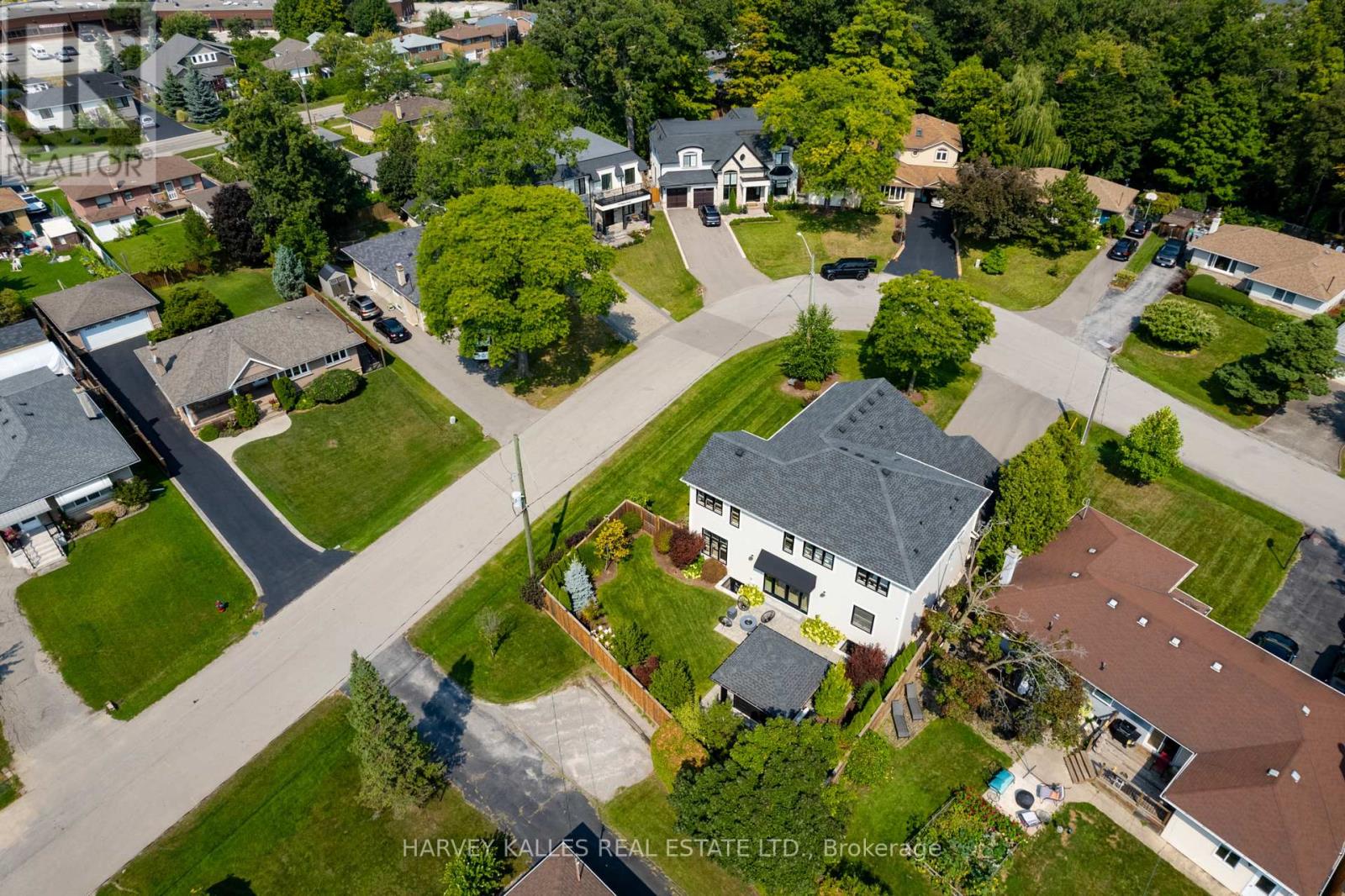 588 Stephens Crescent, Oakville, Ontario  L6K 1Y3 - Photo 3 - W12284354