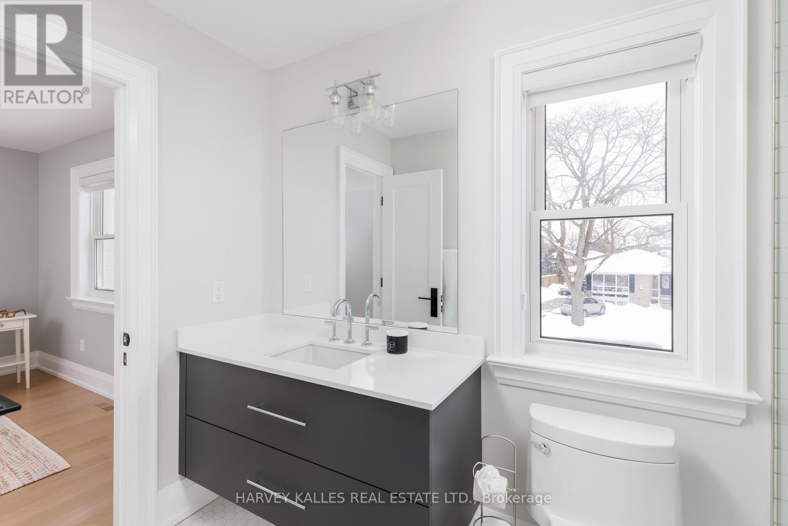 588 Stephens Crescent, Oakville, Ontario  L6K 1Y3 - Photo 35 - W12284354