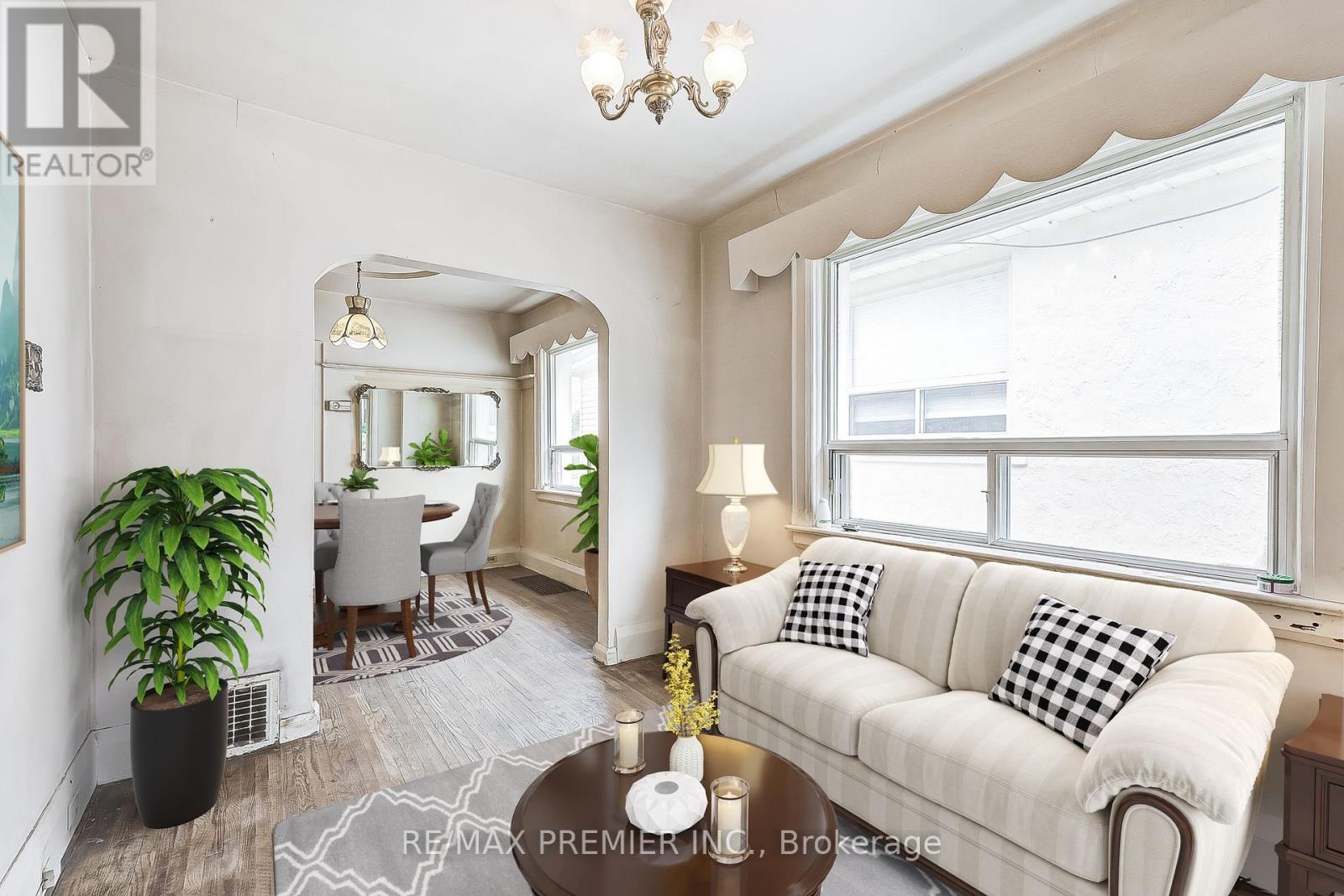 Property at 16 PORTER AVE AVENUE image 4