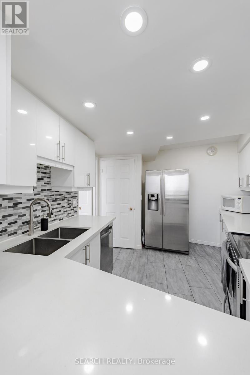 906 - 1360 Rathburn Road E, Mississauga (Rathwood), Ontario  L4W 4H4 - Photo 31 - W12214646