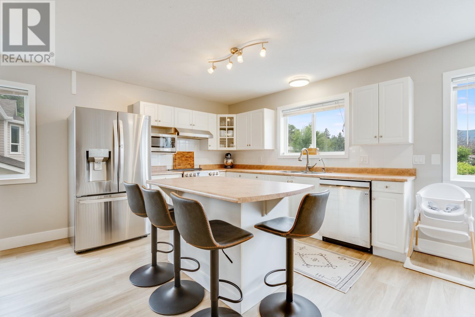 Property at 770 White Court image 3