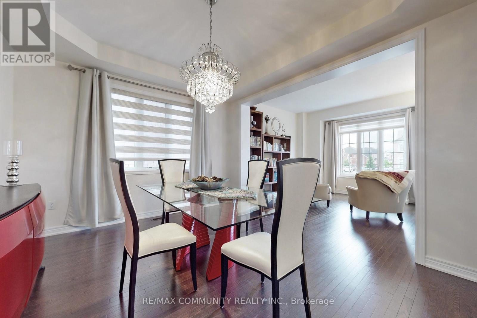 4 Flay Court, Innisfil, Ontario  L0L 1L0 - Photo 5 - N12284382