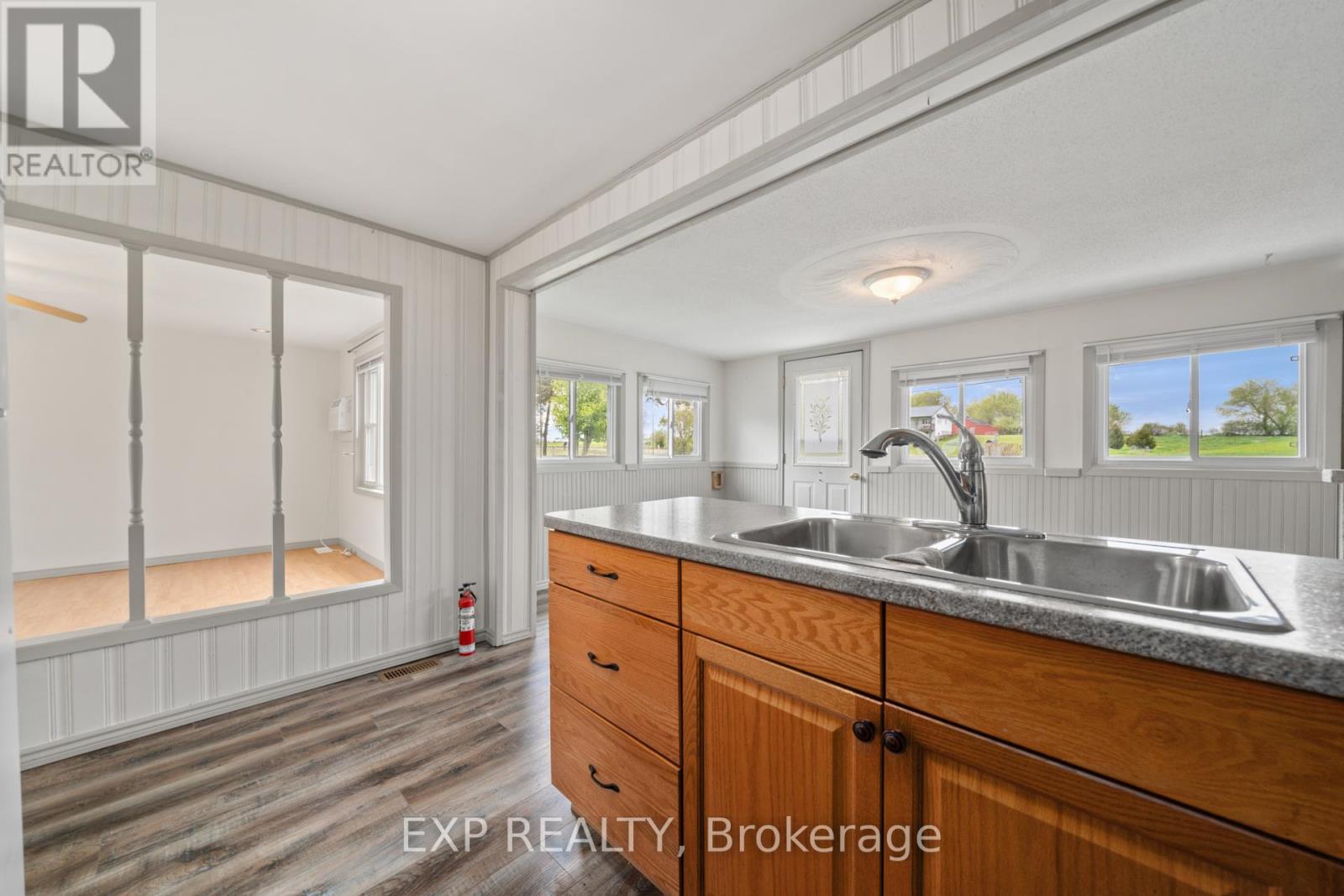 1083 Lakeside Drive, Prince Edward County, Ontario  K0K 1T0 - Photo 11 - X12284415