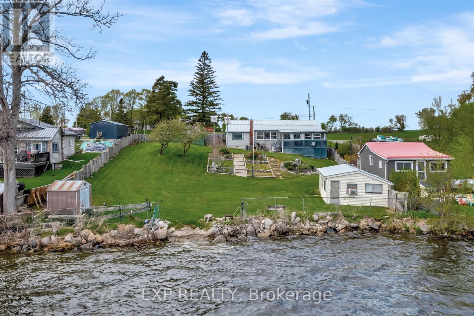 1083 Lakeside Drive, Prince Edward County, Ontario  K0K 1T0 - Photo 4 - X12284415
