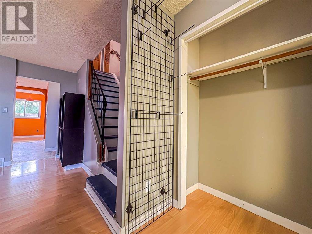 Property at 11901 94A Street image 3