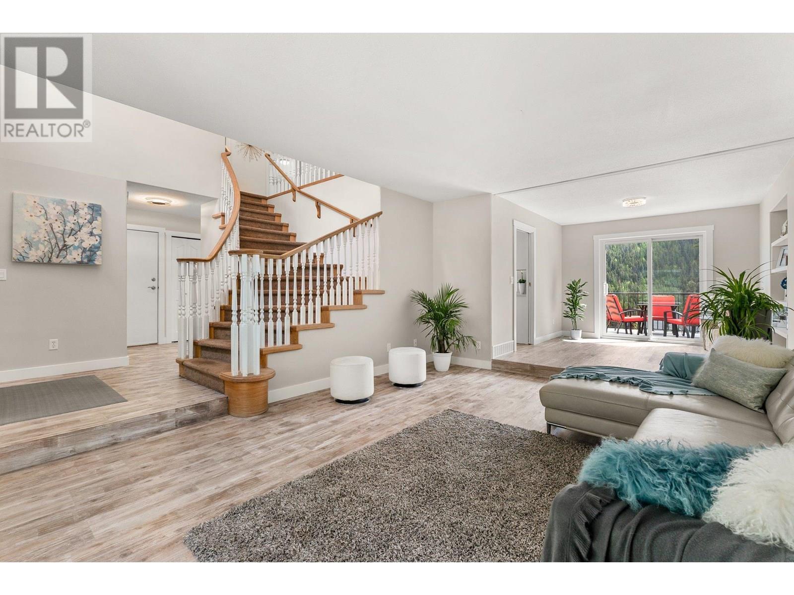 7967 Falcon Ridge Crescent, Kelowna, British Columbia  V1P 1J2 - Photo 9 - 10356036