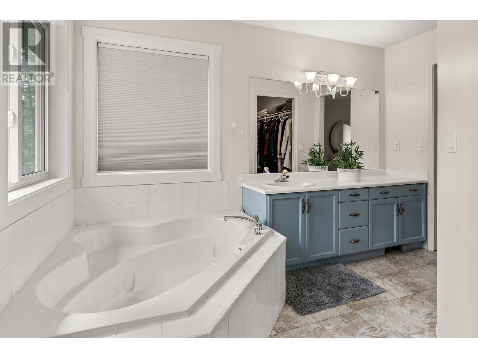 7967 Falcon Ridge Crescent, Kelowna, British Columbia  V1P 1J2 - Photo 41 - 10356036