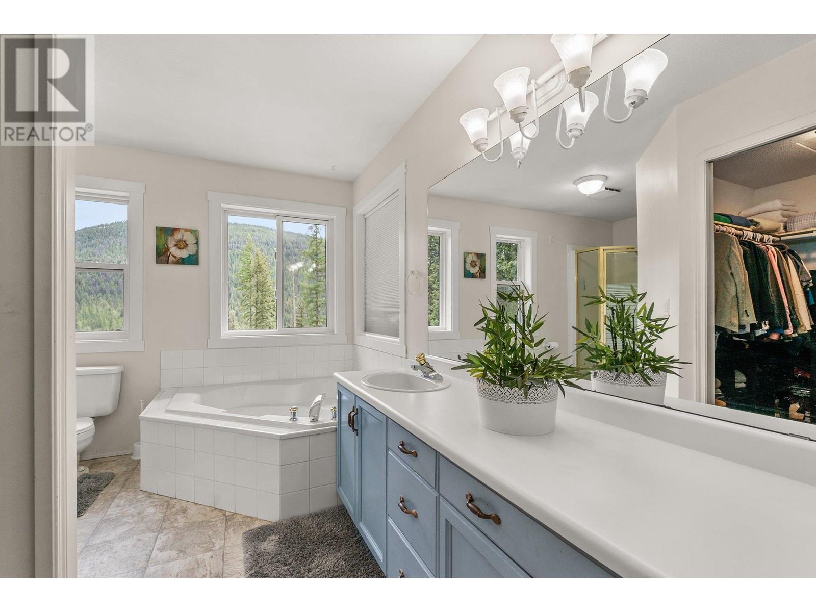 7967 Falcon Ridge Crescent, Kelowna, British Columbia  V1P 1J2 - Photo 38 - 10356036