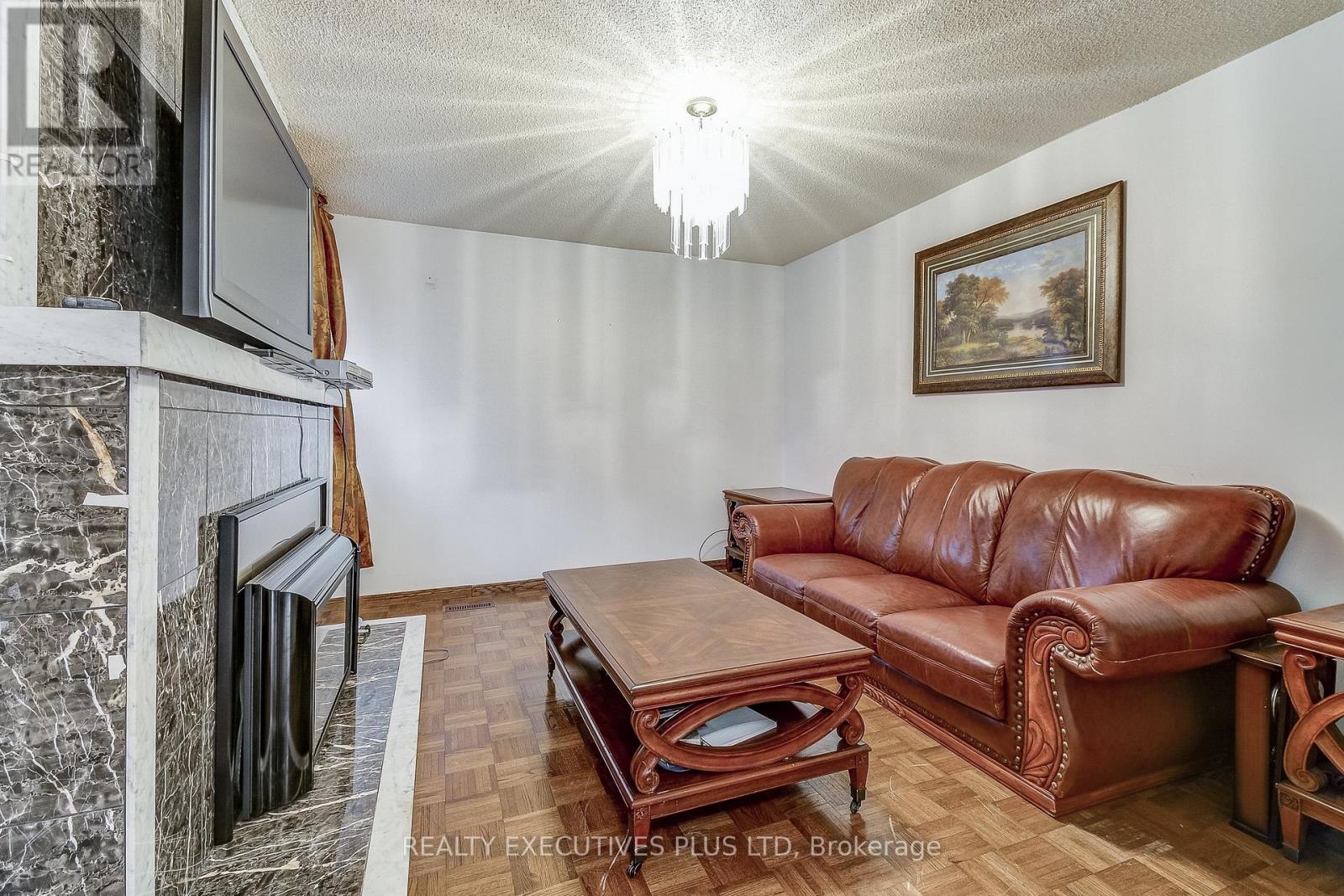 206 Vodden Street W, Brampton, Ontario  L6X 2V3 - Photo 10 - W12284376