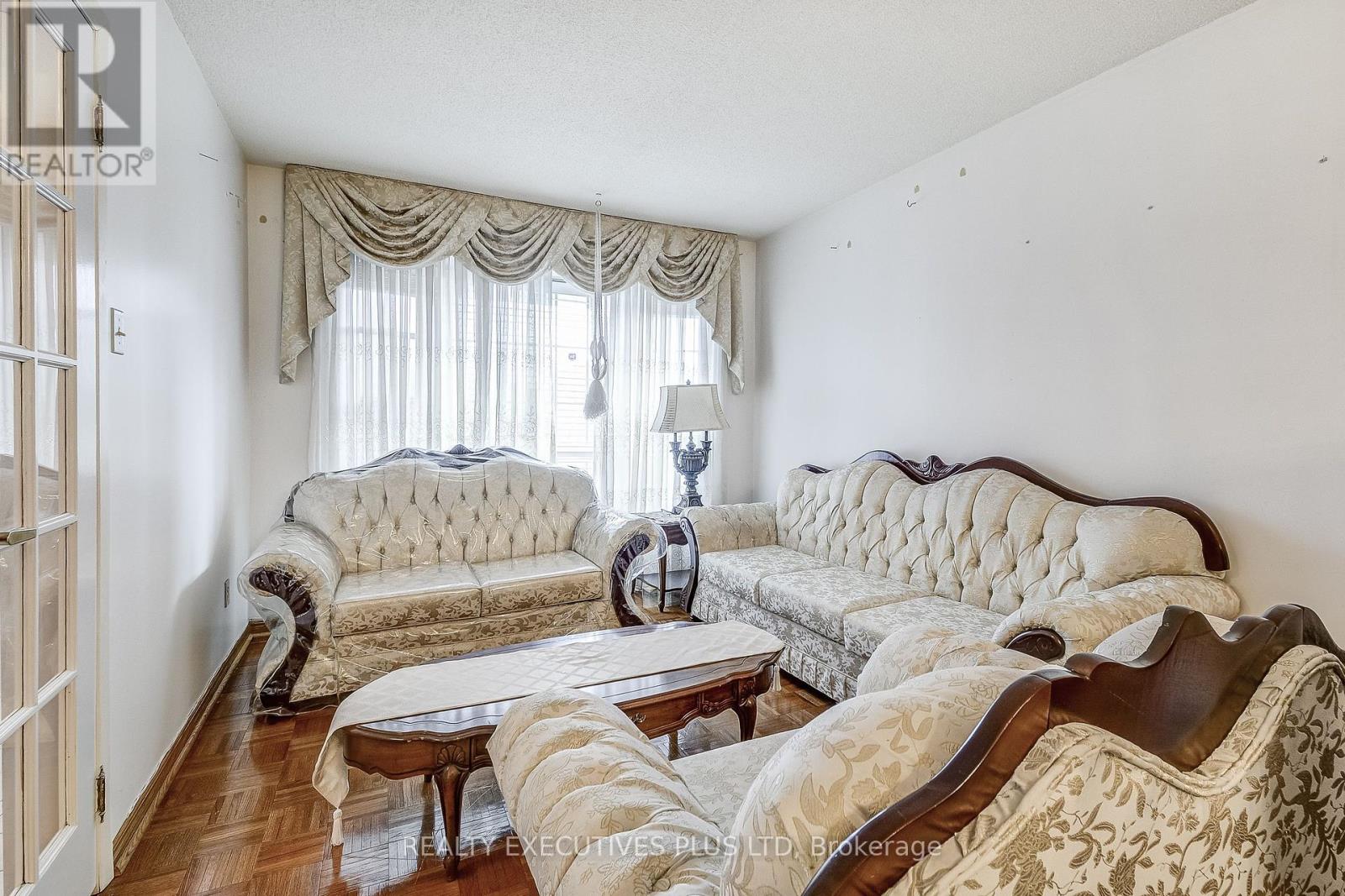 206 Vodden Street W, Brampton, Ontario  L6X 2V3 - Photo 11 - W12284376