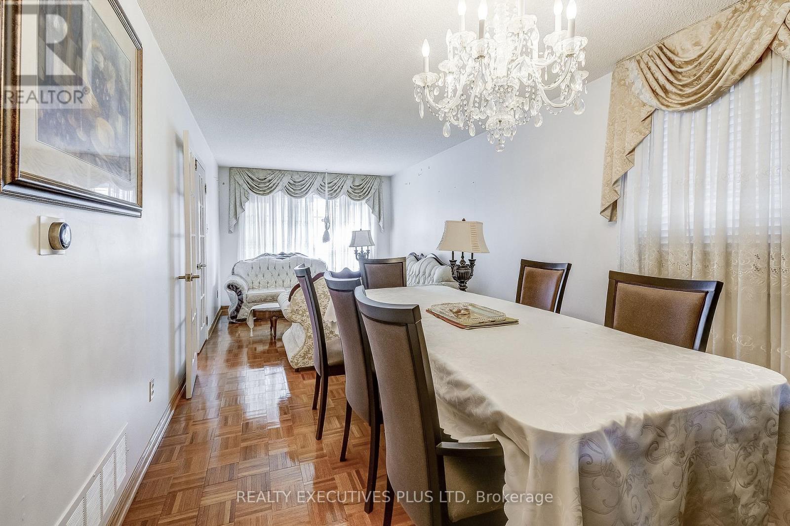 206 Vodden Street W, Brampton, Ontario  L6X 2V3 - Photo 13 - W12284376